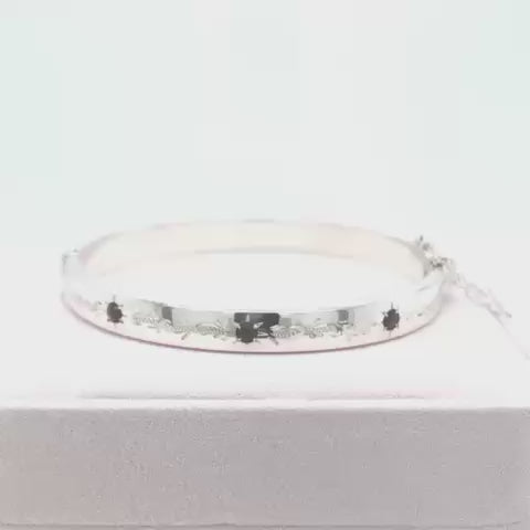 
            
                Load and play video in Gallery viewer, Sterling Silver 3 Garnet Engraved Bangle
            
        