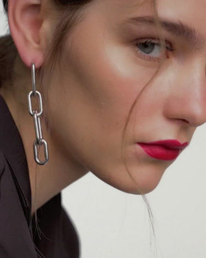 
            
                Load and play video in Gallery viewer, PDPAOLA Daze Muze Silver Earrings
            
        